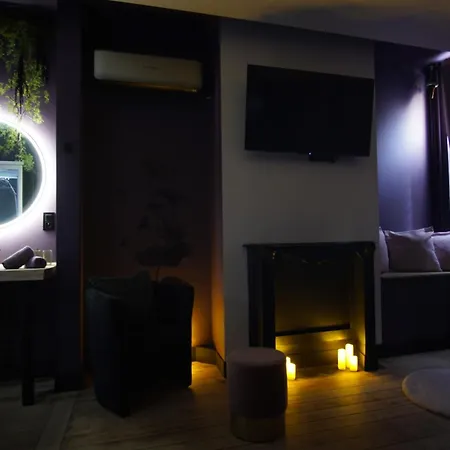 La Muse Ment - La Valtesse De La Bigne Bed & Breakfast